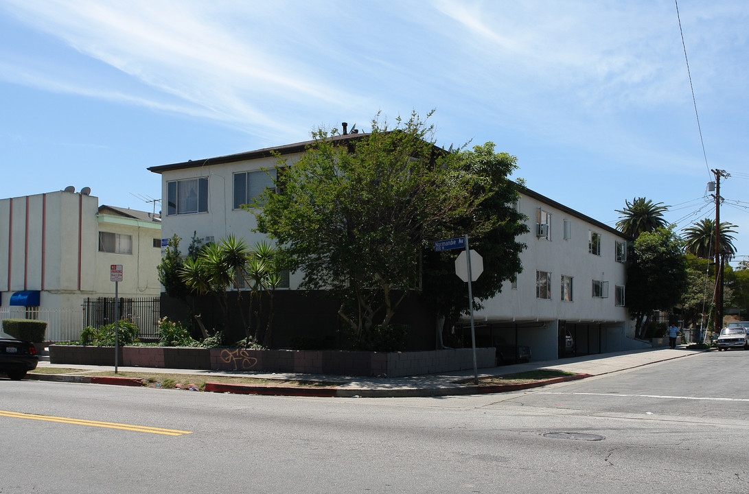 845 Normandie Ave in Los Angeles, CA - Building Photo