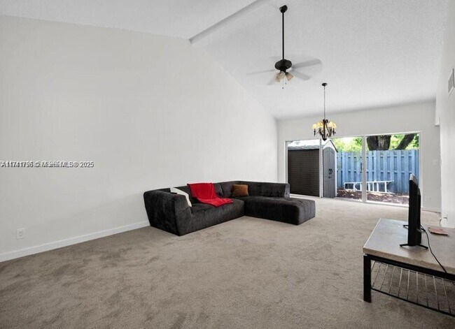 7211 W Sunrise Blvd in Plantation, FL - Building Photo - Building Photo