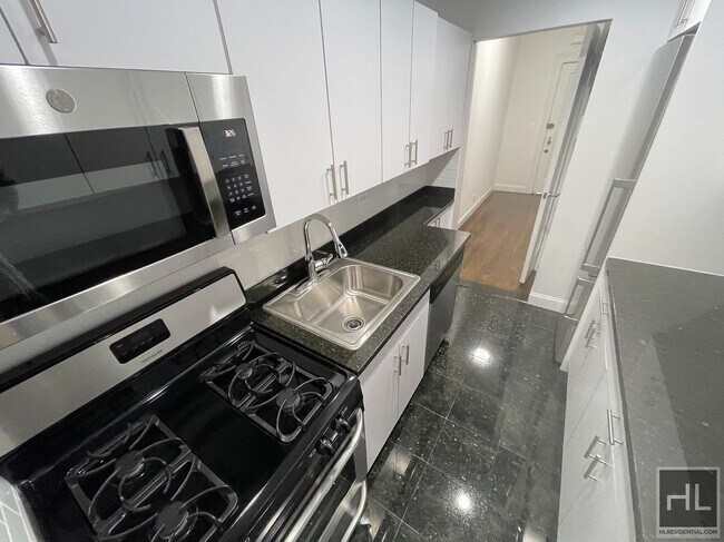 WEST 12 STREET in New York, NY - Building Photo - Building Photo