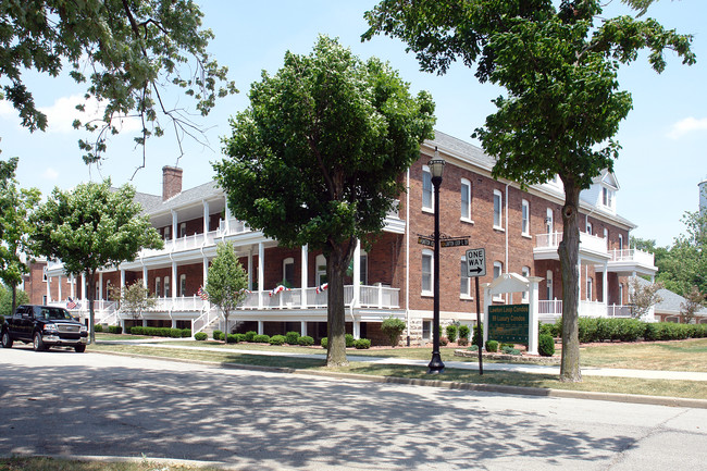 5801-5803 Lawton Loop East Dr in Indianapolis, IN - Foto de edificio - Building Photo