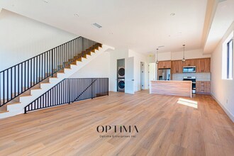 10847 Morrison St in Los Angeles, CA - Building Photo - Building Photo