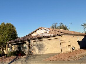 2607 S 71st Dr in Phoenix, AZ - Foto de edificio - Building Photo