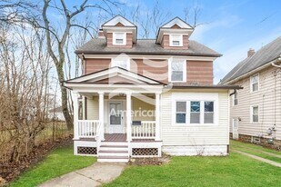 904 Bloomfield Ave in Akron, OH - Building Photo