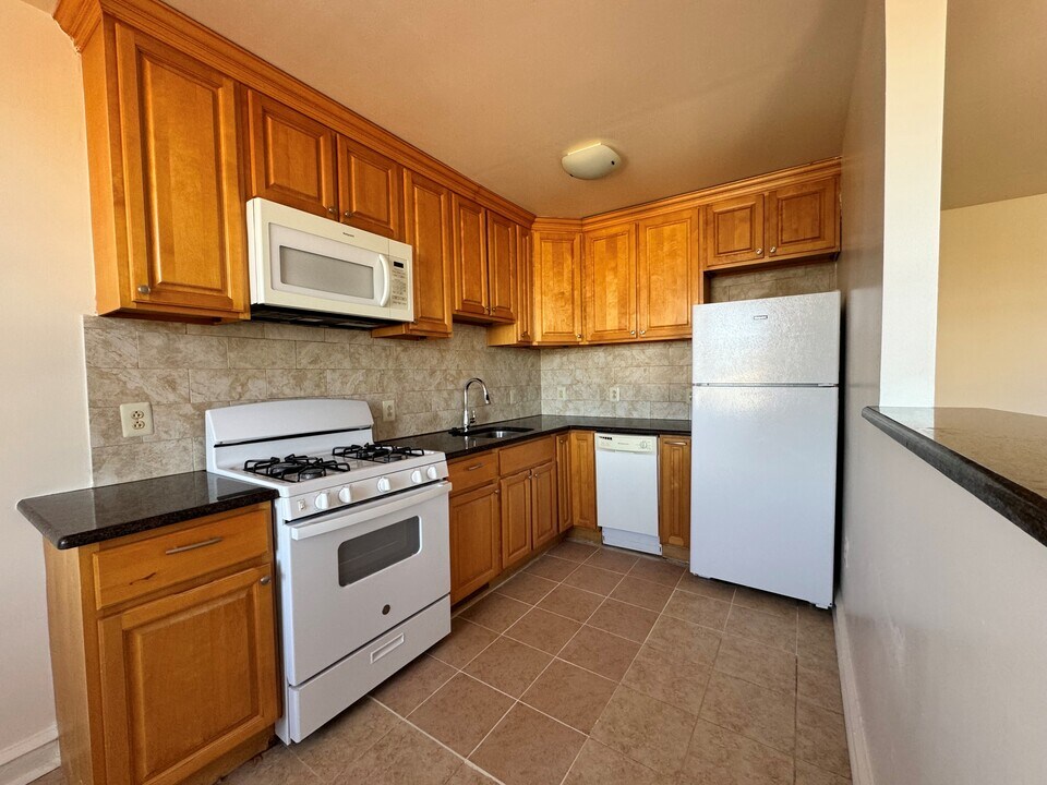 Melrose Court Apartments in Elkins Park, PA - Foto de edificio