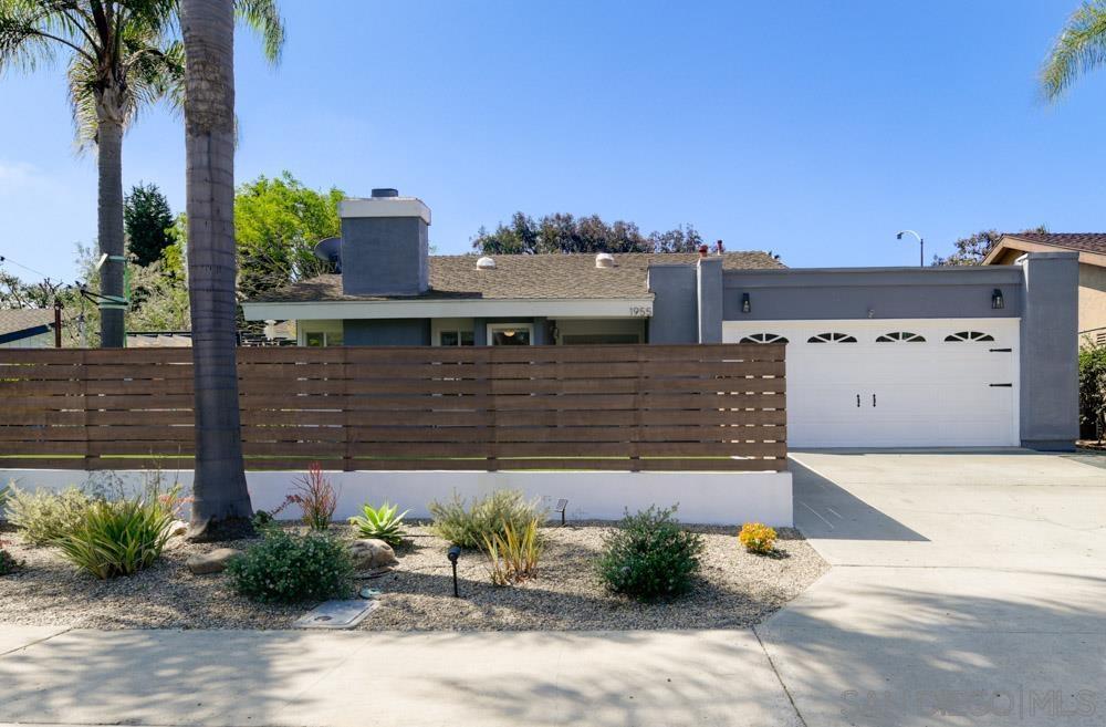 1955 Village Wood Rd in Encinitas, CA - Building Photo