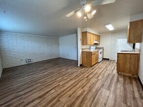 247 E 3rd St, Unit 13 in Kuna, ID - Foto de edificio - Building Photo