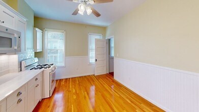 249 L St, Unit 3 in Boston, MA - Building Photo - Building Photo