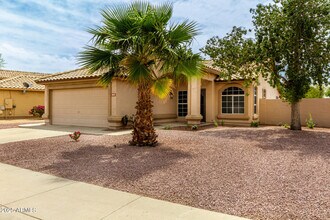 7415 W Crest Ln in Glendale, AZ - Building Photo - Building Photo