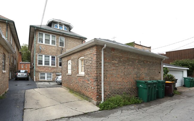 2232 Oak Park Ave in Berwyn, IL - Foto de edificio - Building Photo