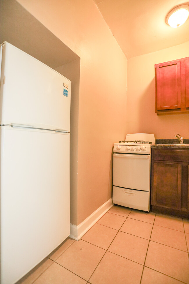 930 W Eastwood Ave, Unit #303
