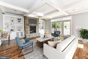 1921 N George Mason Dr in Arlington, VA - Building Photo