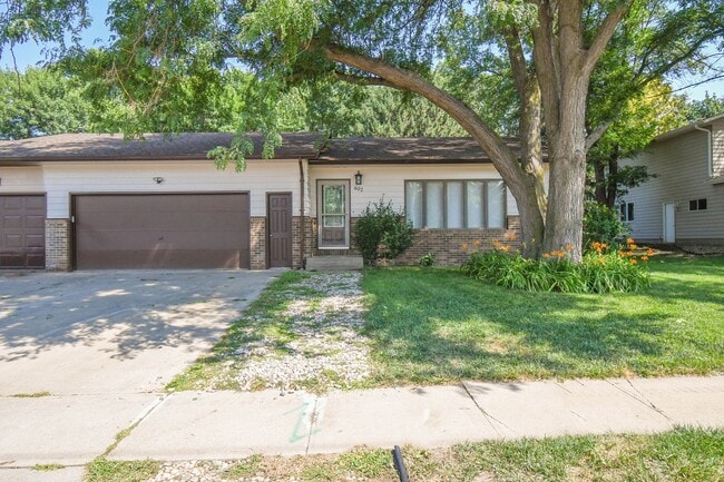 602 E 57th St in Sioux Falls, SD - Foto de edificio - Building Photo
