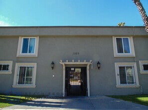 2159 Elm Ave. in Long Beach, CA - Building Photo - Building Photo