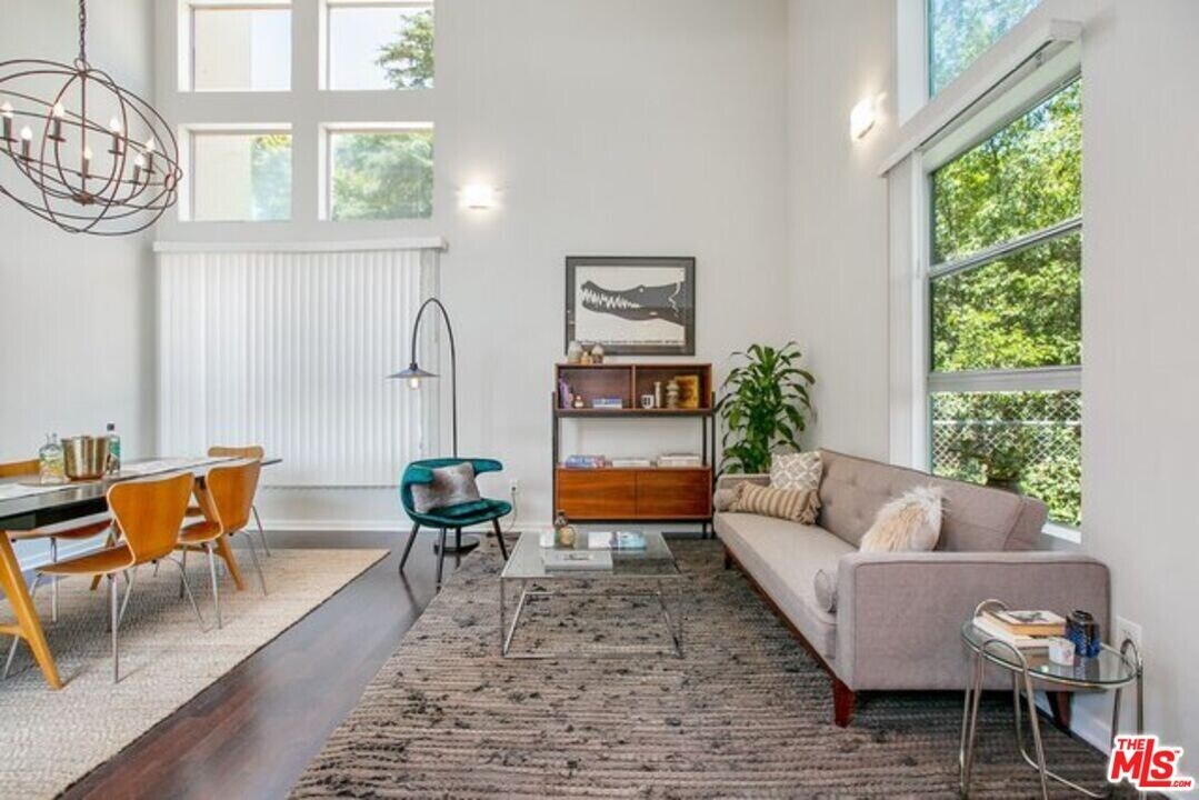 2393 Silver Lake Blvd in Los Angeles, CA - Building Photo