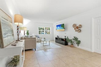 2424 SE 17th St in Fort Lauderdale, FL - Building Photo - Building Photo