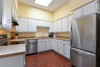 290 Pleasant St in Portsmouth, NH - Building Photo - Building Photo