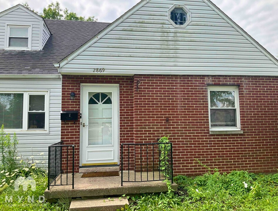2869 Dover Rd in Columbus, OH - Building Photo