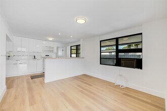 1610 NW 33rd Ave in Miami, FL - Building Photo - Building Photo