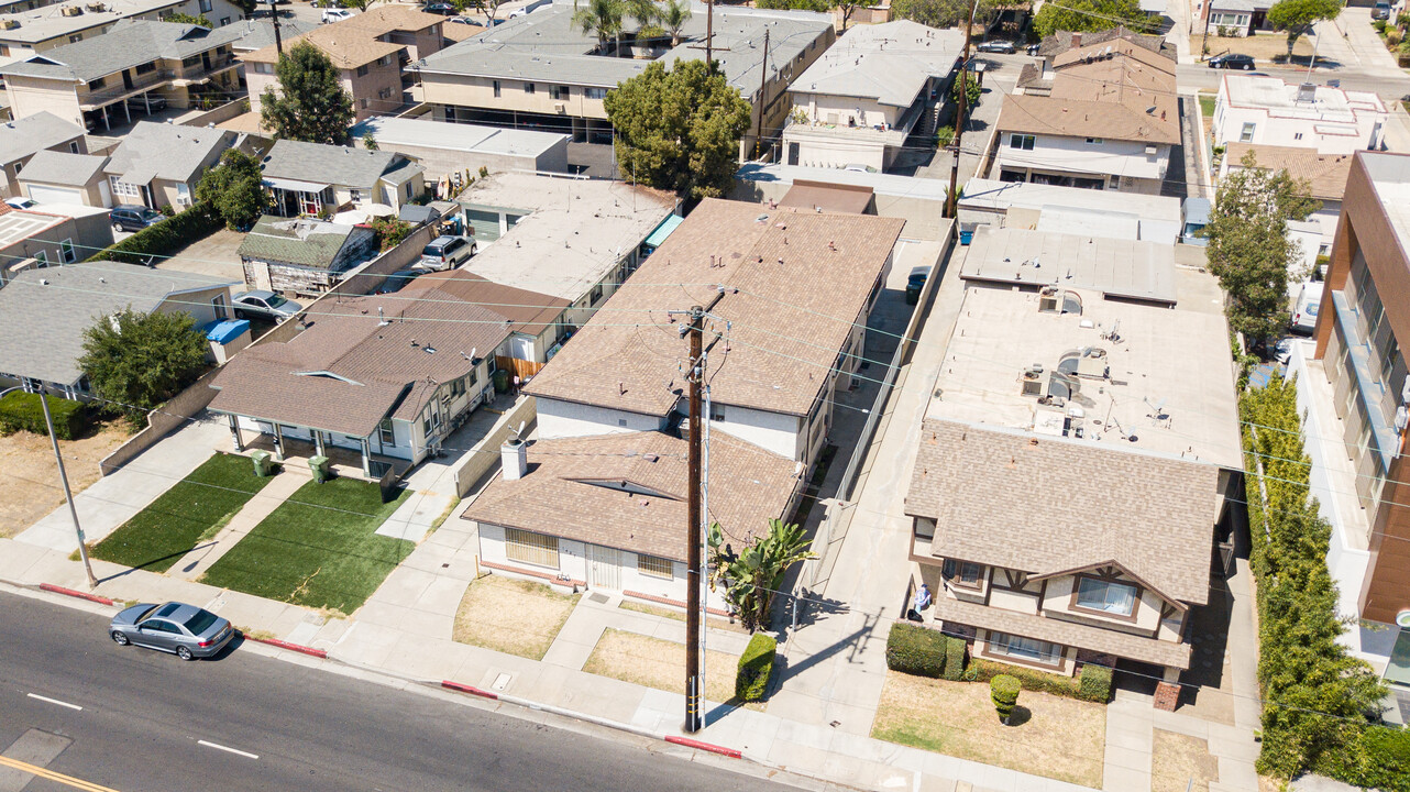 1427 S Garfield Ave in Alhambra, CA - Building Photo