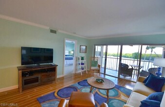 307 Goodlette-Frank Rd in Naples, FL - Building Photo - Building Photo