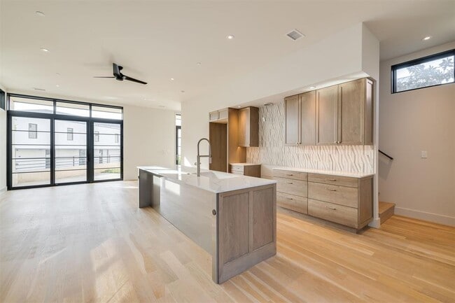 1303 N Dewey Ave in Oklahoma City, OK - Building Photo - Building Photo