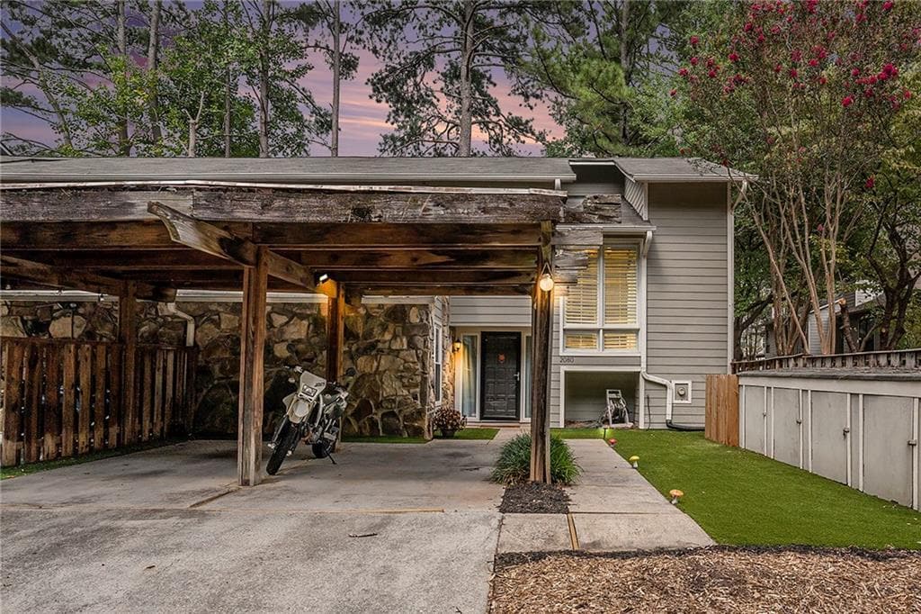 2080 Clairmeade Valley Rd NE in Atlanta, GA - Building Photo