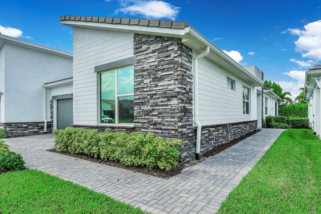 10219 SW Corvus Ln in Port St. Lucie, FL - Building Photo - Building Photo