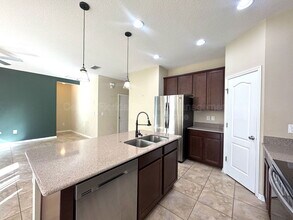 215 Lakeshore Dr in Davenport, FL - Building Photo - Building Photo