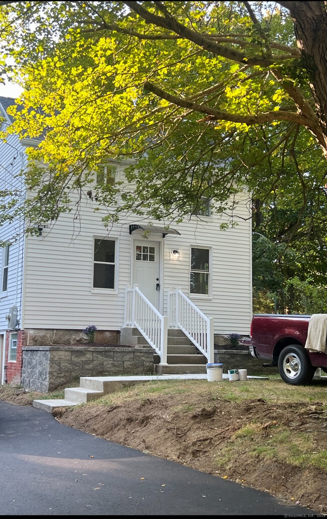 46 Morgan St in Stonington, CT - Building Photo - Building Photo