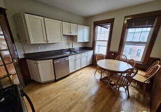 82 Walnut St in Brookline, MA - Building Photo - Building Photo