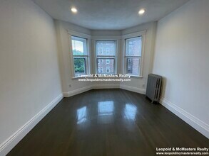 35 Peterborough St, Unit 12 in Boston, MA - Foto de edificio - Building Photo