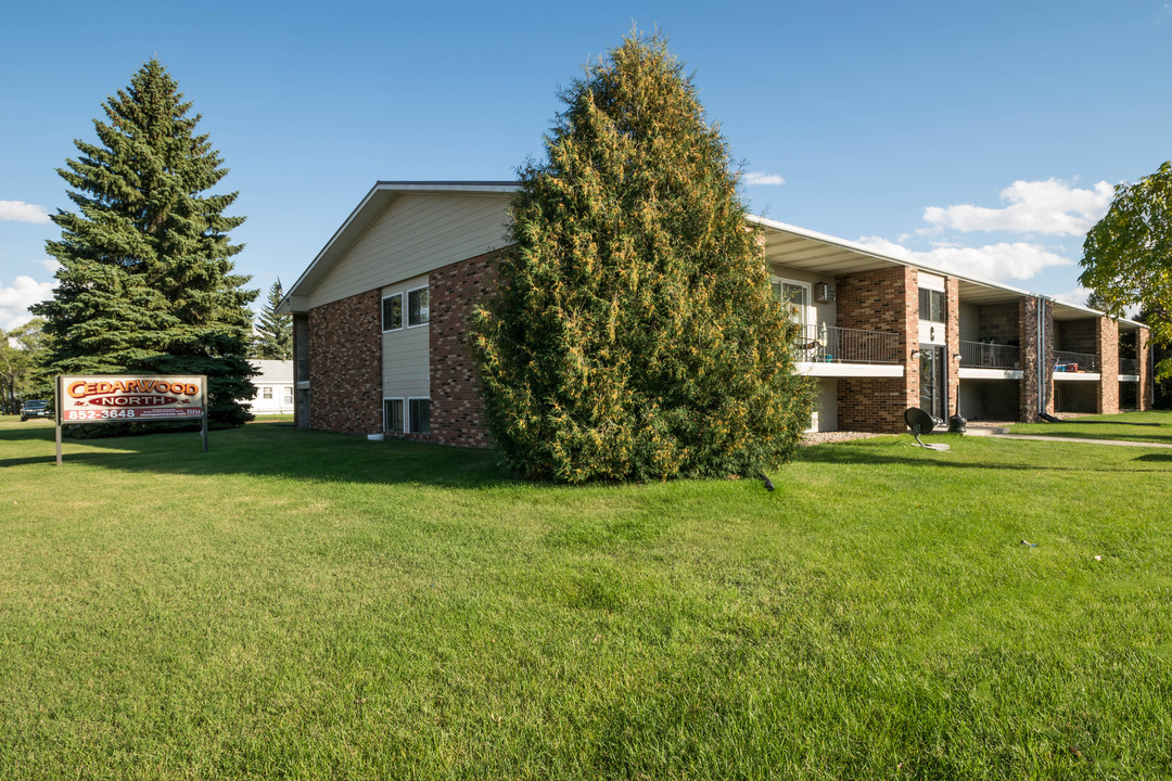 Cedarwood North in Minot, ND - Building Photo