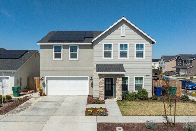 Aerie Pointe in Hanford, CA - Building Photo - Building Photo