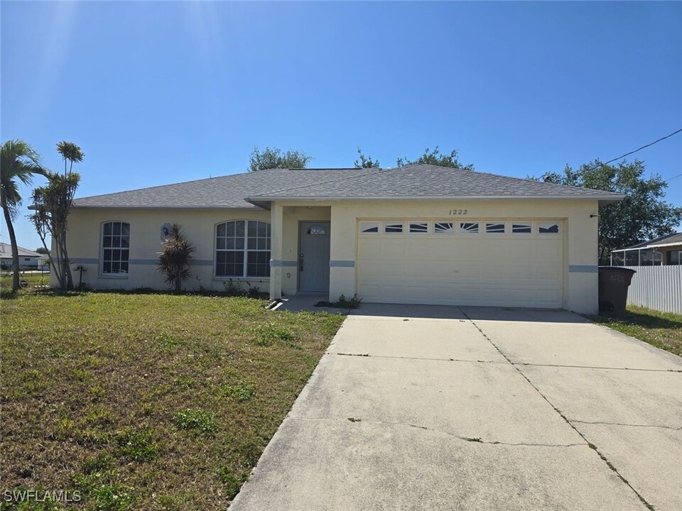 1222 SW 17th Pl in Cape Coral, FL - Building Photo