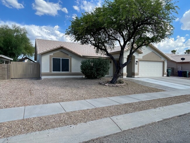 8019 S Muddy Creek Dr in Tucson, AZ - Foto de edificio - Building Photo