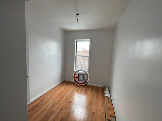 737 Calhoun Ave, Unit 2 in Bronx, NY - Building Photo - Building Photo
