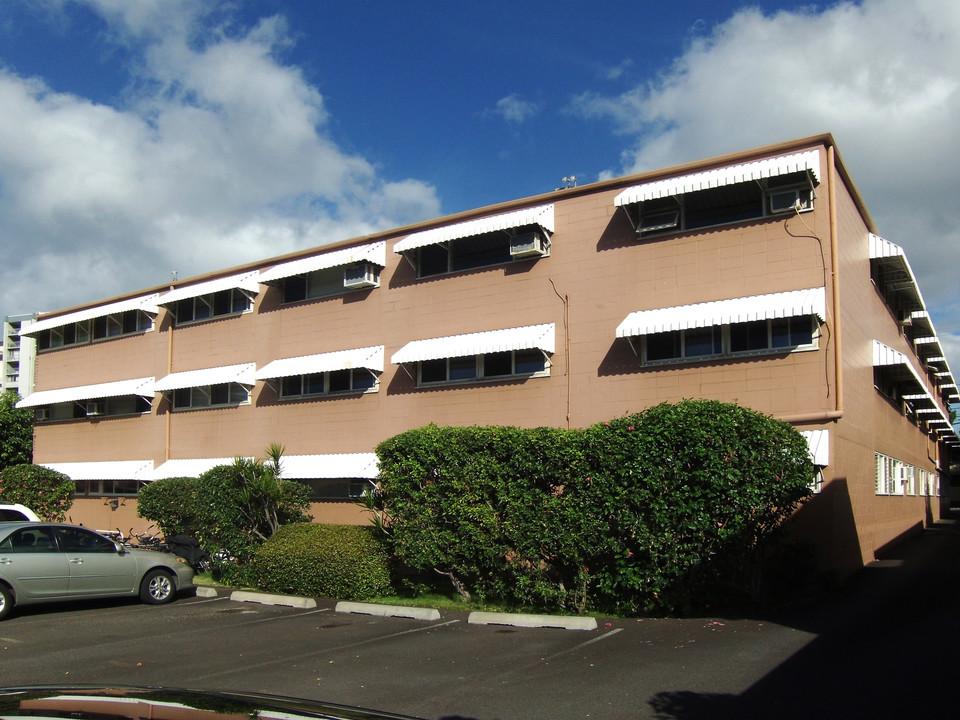 Alexander Gardens in Honolulu, HI - Building Photo