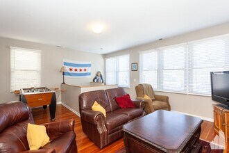 2440 N Ashland Ave, Unit 2 in Chicago, IL - Building Photo - Building Photo