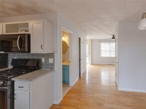 835 Sandy Ln in Warwick, RI - Building Photo - Building Photo