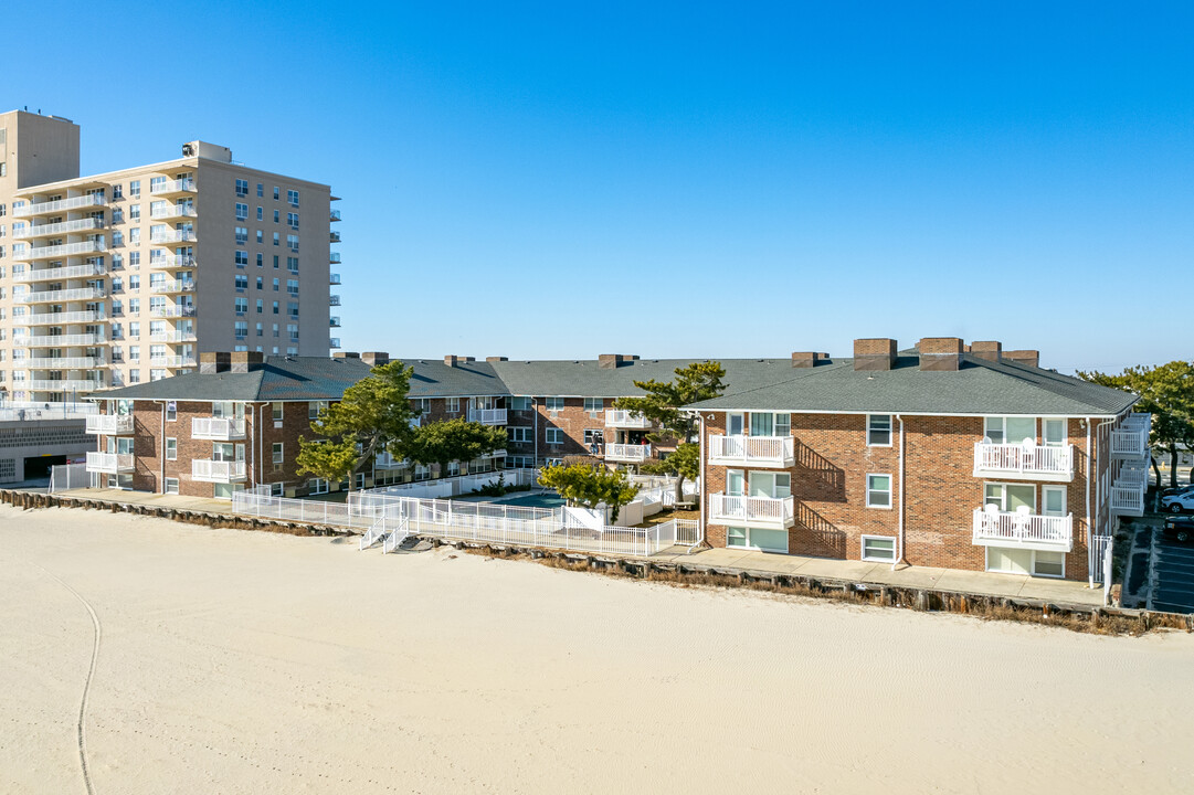 Shore Club Condominiums in Margate City, NJ - Building Photo