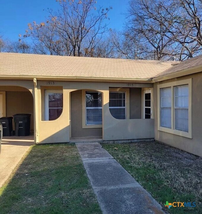 1913 Elkins Ave in Killeen, TX - Foto de edificio
