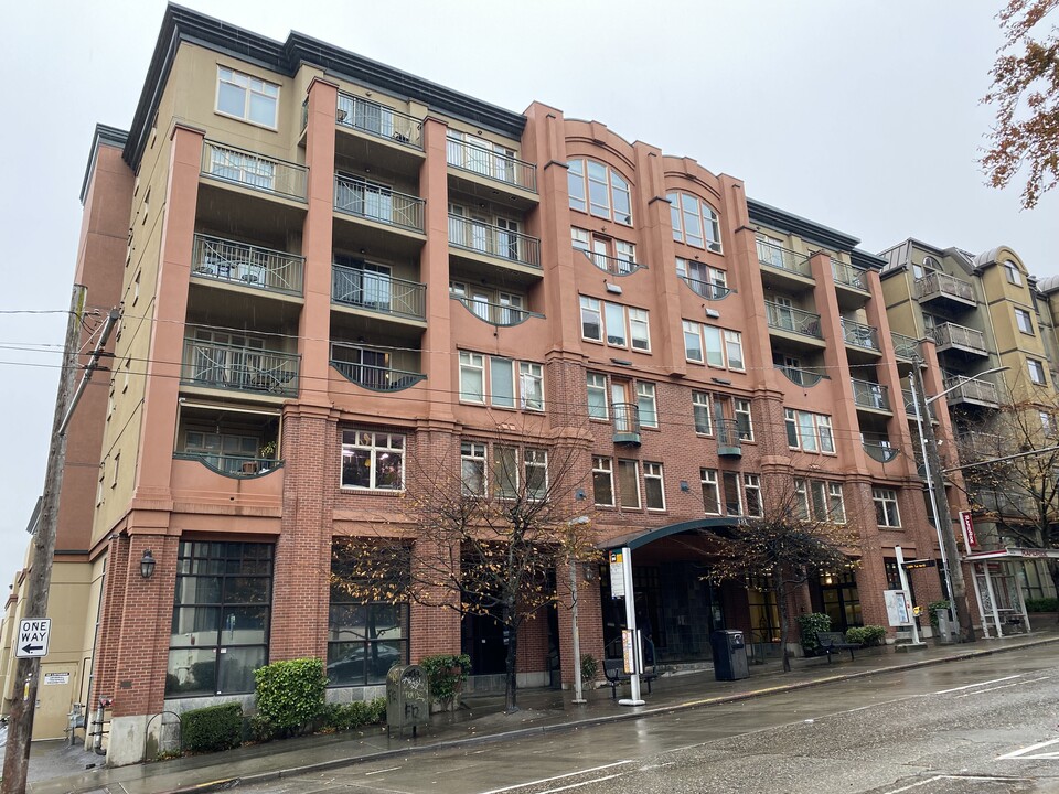 123 Queen Anne Ave N, Unit 410 in Seattle, WA - Building Photo