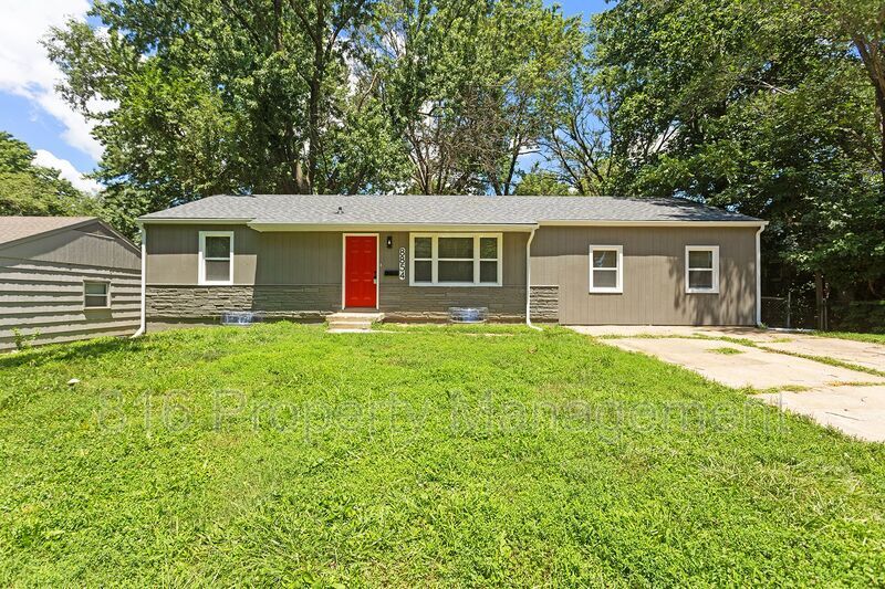 8854 E 59 Terrace in Raytown, MO - Foto de edificio