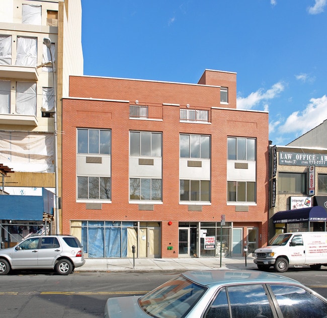 40-13 Broadway in Astoria, NY - Building Photo - Building Photo