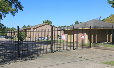 Tall Timber Apartments in Conroe, TX - Building Photo - Building Photo