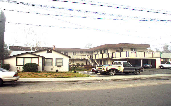 Kenwood Apartments in Turlock, CA - Building Photo - Building Photo