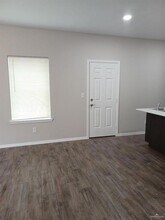 814 E Starr Rd, Unit B in Mercedes, TX - Foto de edificio - Building Photo