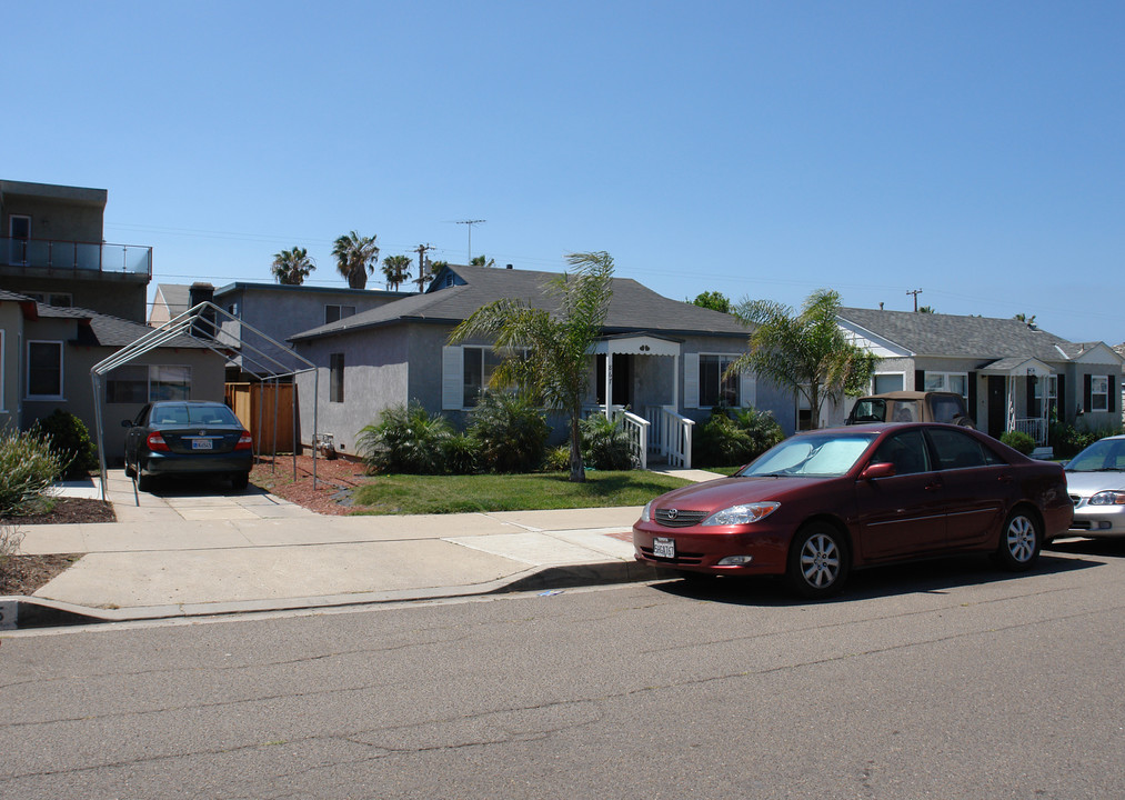 867 Tourmaline St in San Diego, CA - Building Photo