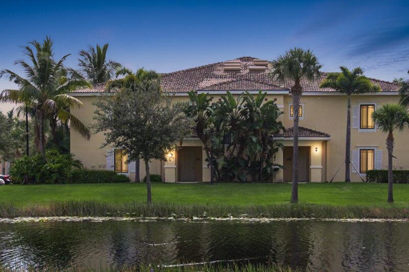 2814 Grande Pkwy-Unit -105 in Palm Beach Gardens, FL - Building Photo