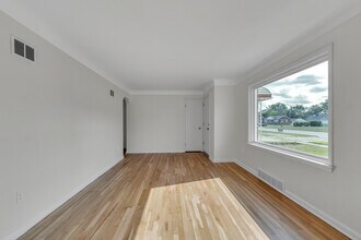 14521 Trenton Rd in Southgate, MI - Building Photo - Building Photo